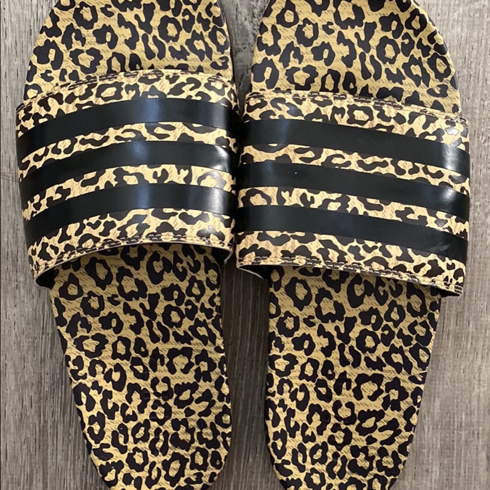 Adidis slides